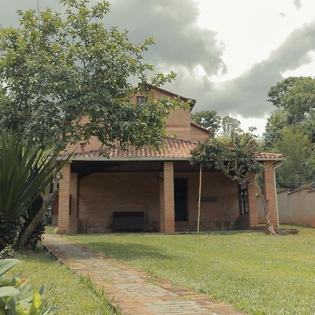 Em Tiradentes, Minas Gerais, Casa Tipica E Espacosa Em Terreno Arborizado Eksteriør bilde