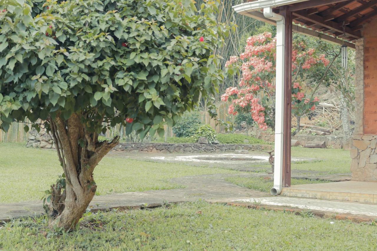 Em Tiradentes, Minas Gerais, Casa Tipica E Espacosa Em Terreno Arborizado Eksteriør bilde