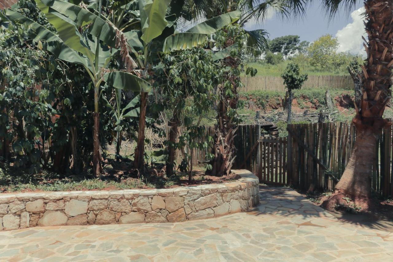Em Tiradentes, Minas Gerais, Casa Tipica E Espacosa Em Terreno Arborizado Eksteriør bilde