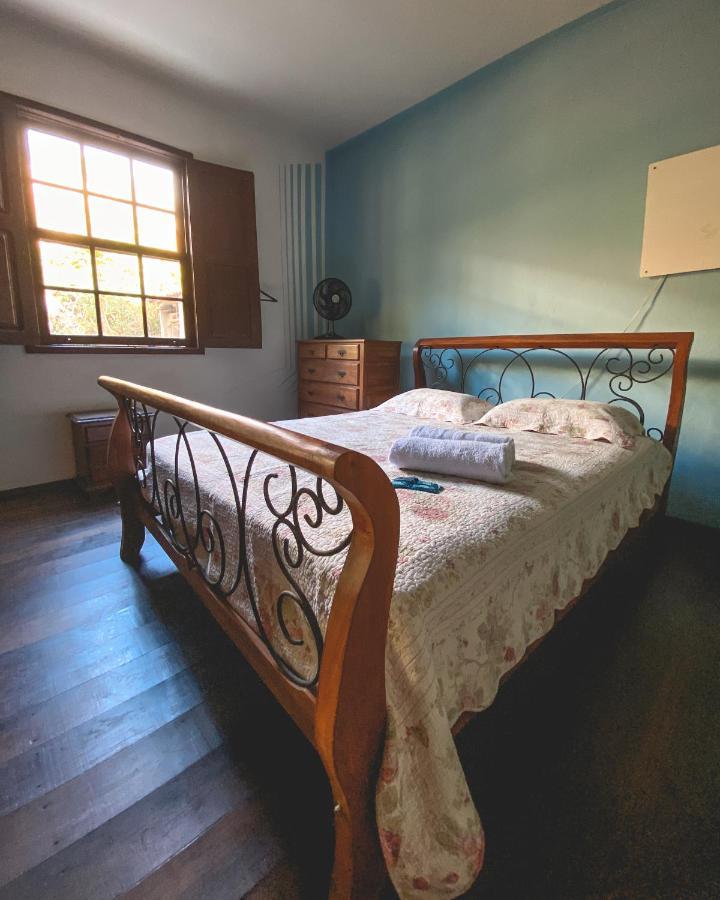 Em Tiradentes, Minas Gerais, Casa Tipica E Espacosa Em Terreno Arborizado Eksteriør bilde